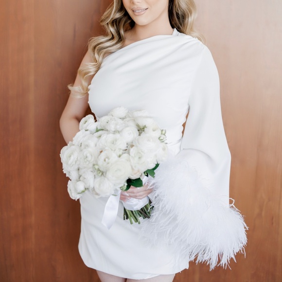 GIGII’S one shoulder feather dress - Picture 2 of 6